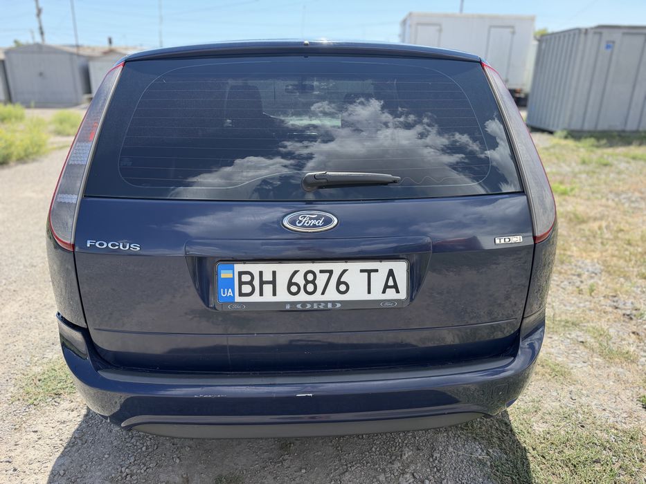 Продам Ford Focus 1.8  2010г