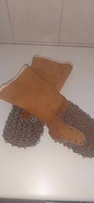 Manápula de Couro 
Forro de tecido isolante,