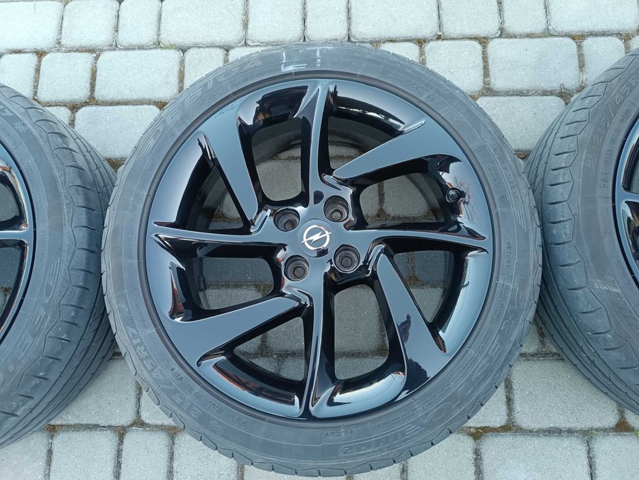 piękne felgi z oponami letnimi