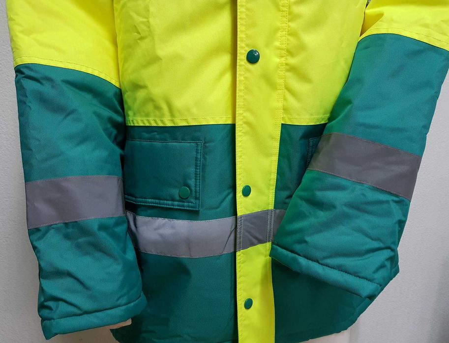 Parka verde c/ amarelo, acolchoada, impermeável, com refletores.64286365710979123