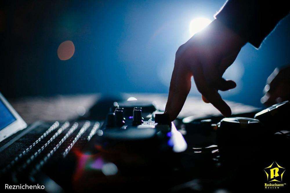 Ведучий, музичний супровід подій Чернігів/Київ (DJ, діджей, тамада)