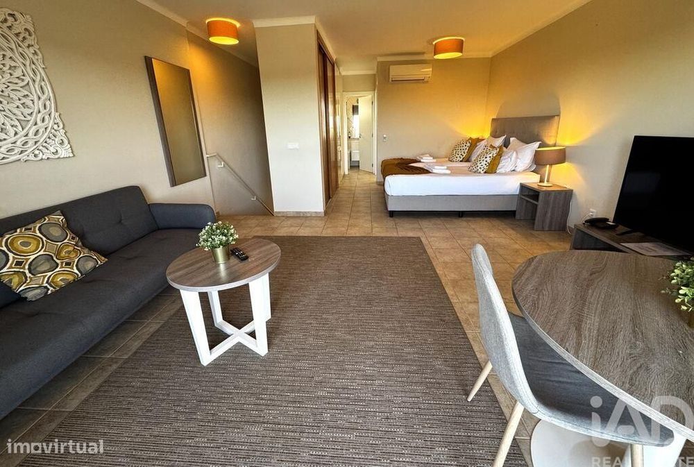 Apartamento em Estômbar e Parchal de 59,00 m2