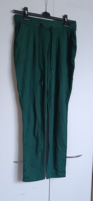 Nowe spodnie dresowe rozmiar M