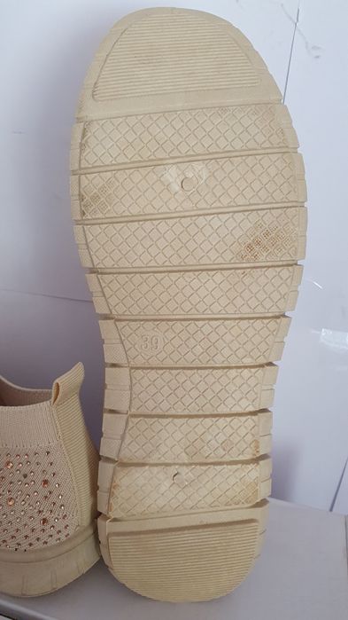 Sneakersy nowe damskie z ozdobami rozmiar 39