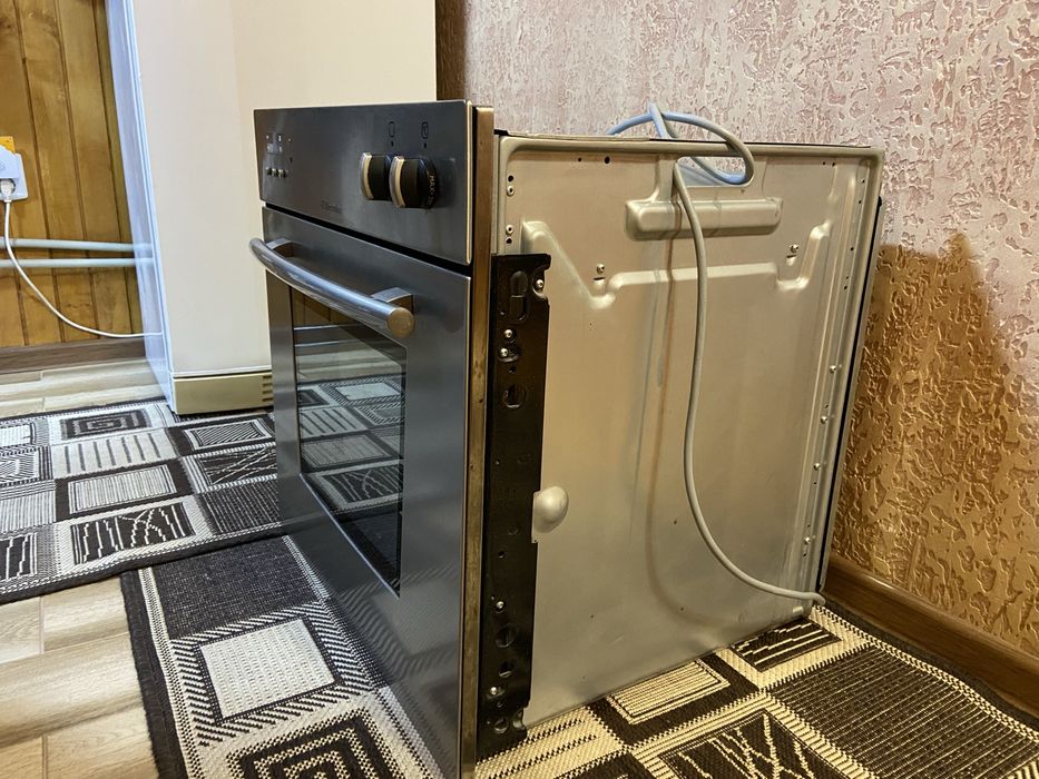 Вмонтована духовка Electrolux