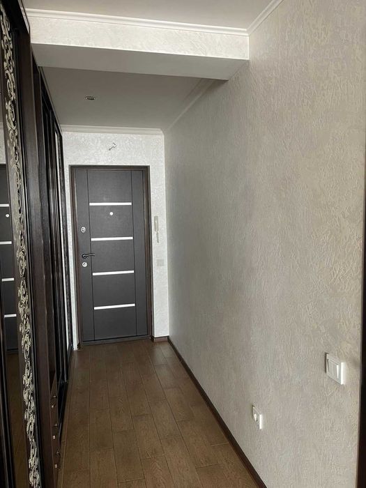 3 кім на Тролейбусній у новобудові