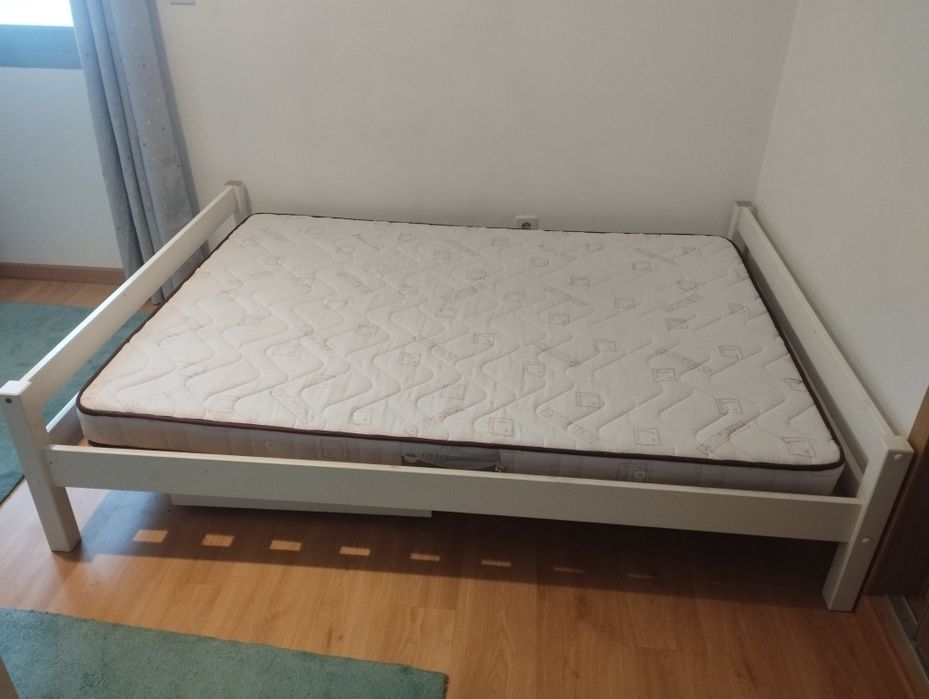 Cama (148x198)com colchão (183x133)