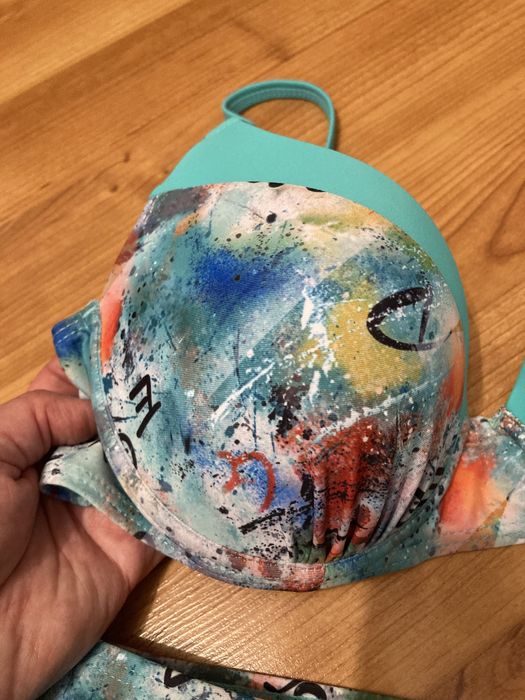 Яркий раздельный купальник размер L.