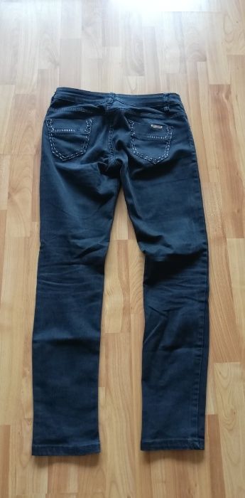 Czarne dżinsy rozmiar 36/38