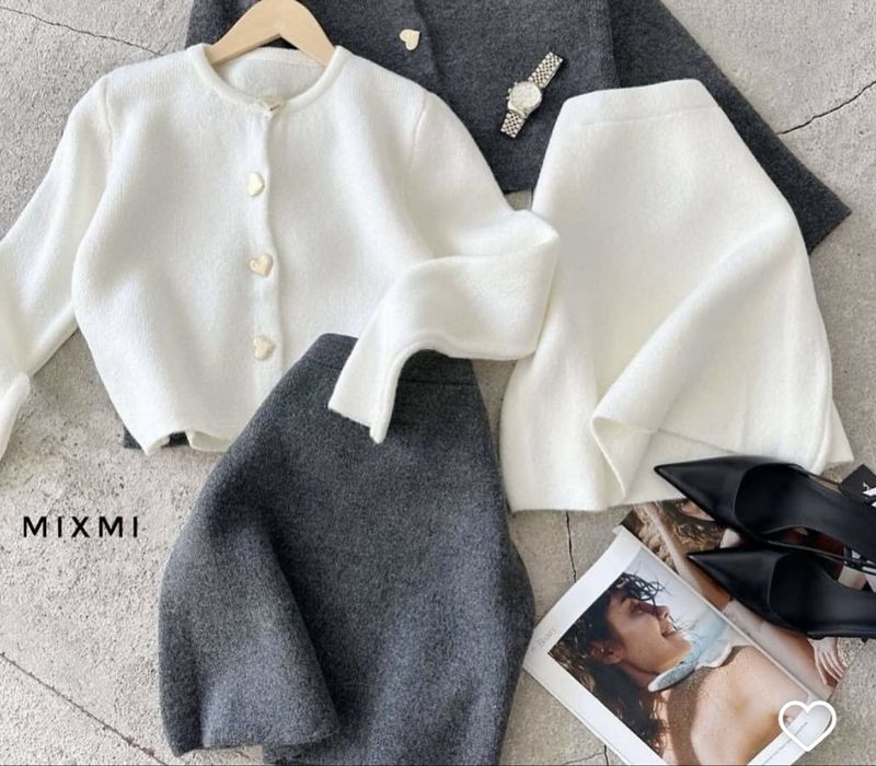 Костюм для дівчат зі спідницею