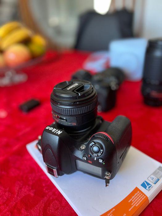 Câmara Nikon profissional + lente 50mm.