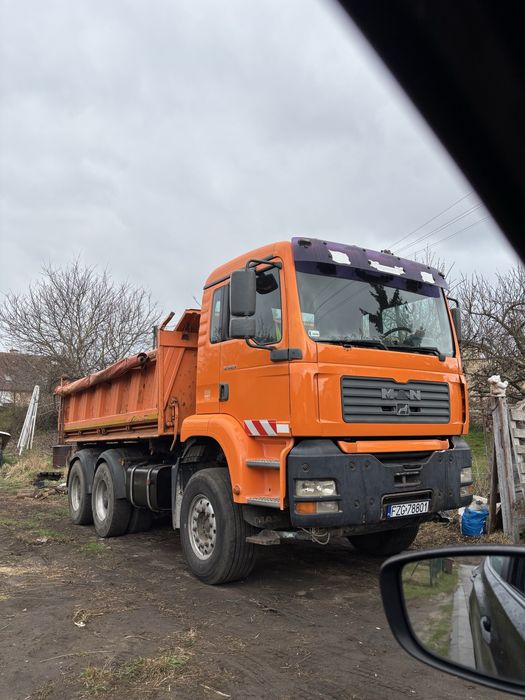 Transport Roboty Ziemne Kruszywa. Koparka Wywrotka Bus