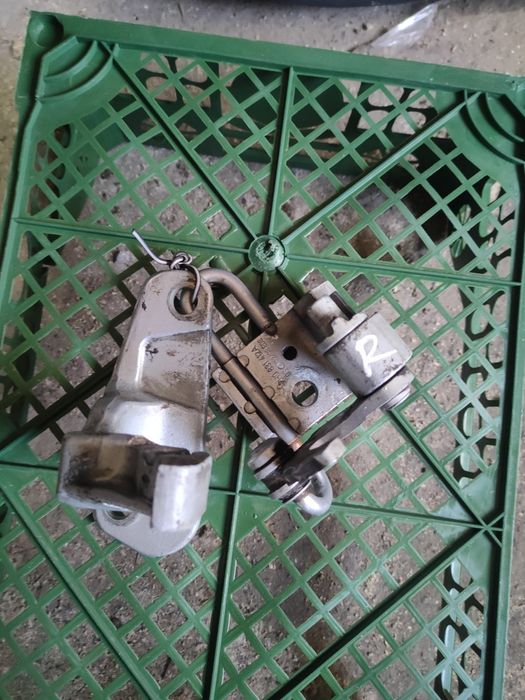 Петлі дверей  Volkswagen Т5