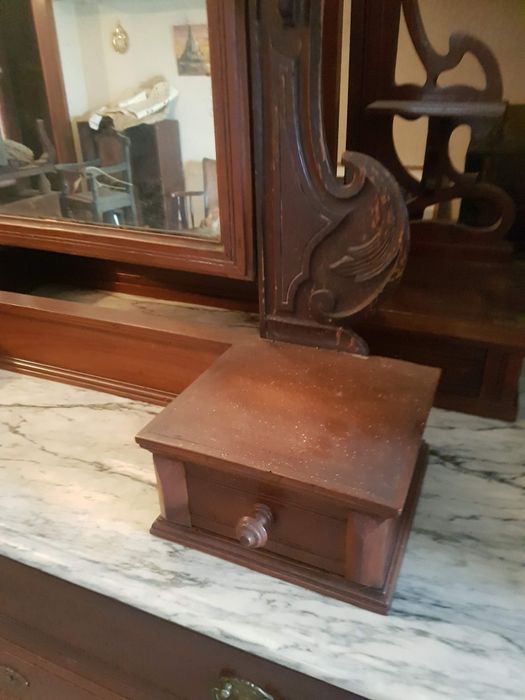 Toucador antigo com espelho