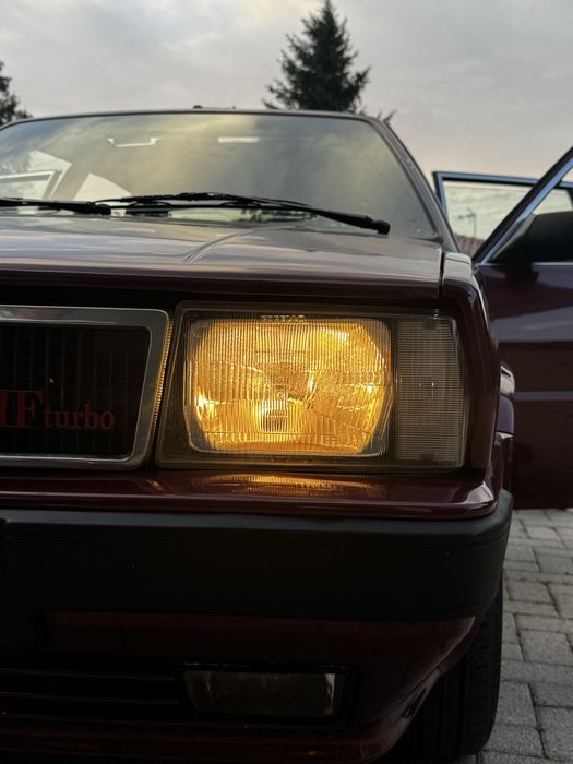 Farol esquerdo- Ótica Lancia Delta