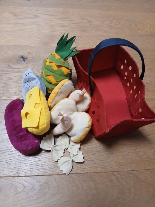 Kosz z zakupami Ikea Latsas