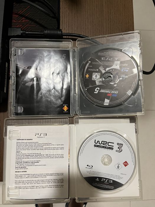 PS3 Slim com 2 jogos