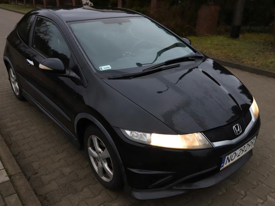 Honda Civic Auto zadbane, nie wymaga wkładu finansowego.