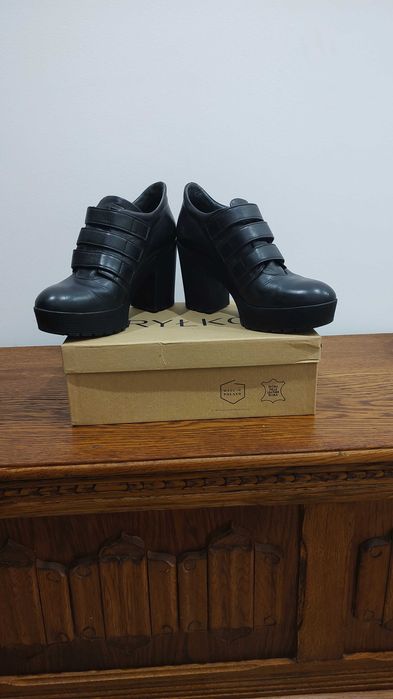Buty damskie skórzane czarne półbuty trzewiki botki 38/39 Ryłko