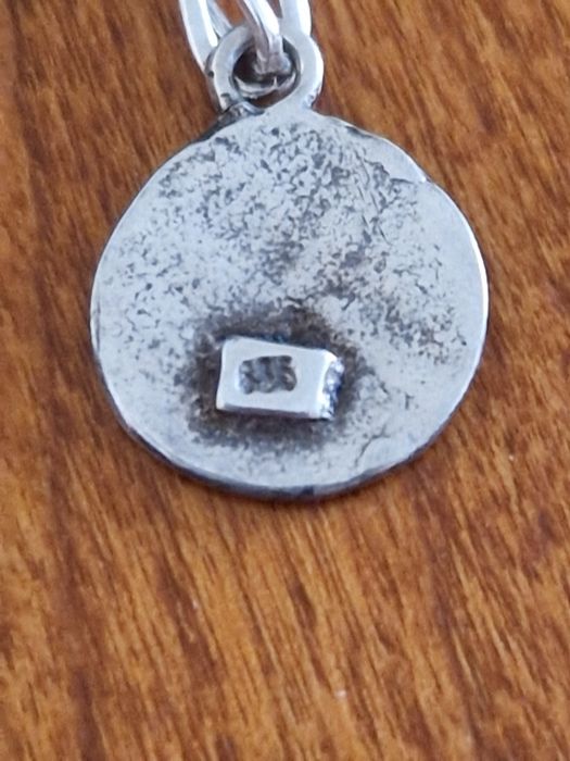 Srebny naszyjnik z koralem