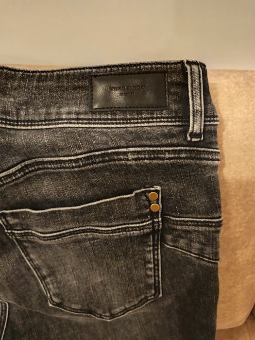Spodnie jeans Vero Moda