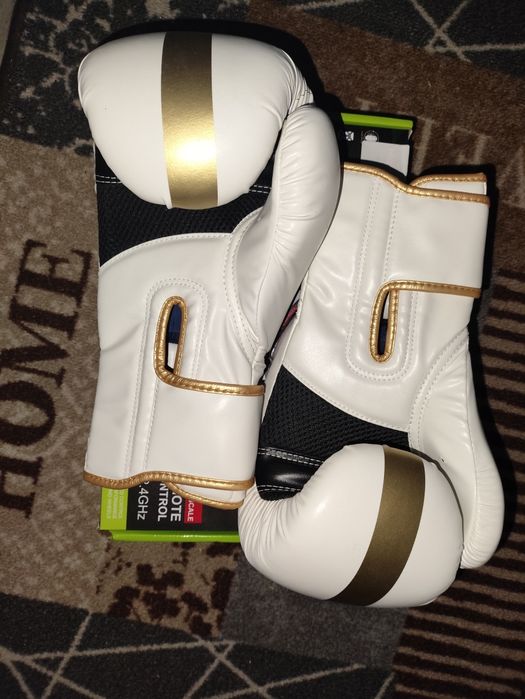 Боксерские перчатки