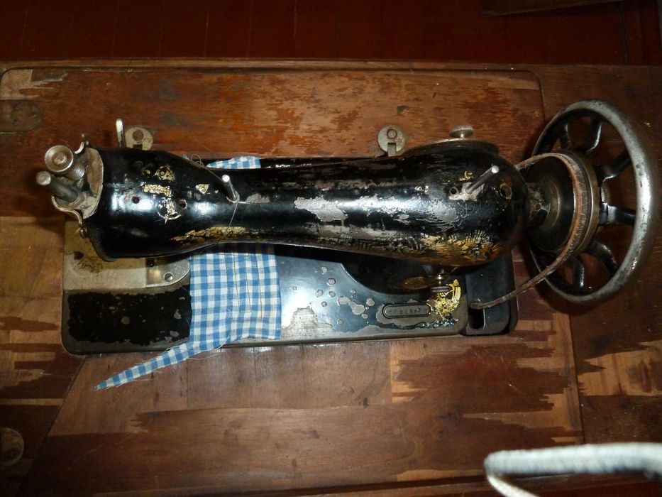 Антикварная швейная машина Singer