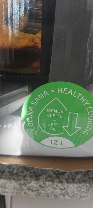 Chaleira , mesa de centro  e fritadeira elétrica  forno