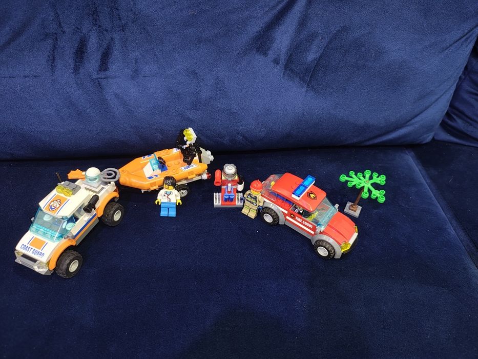 Zestaw LEGO Straż Pożarna i Wóz terenowy wraz z łodzią