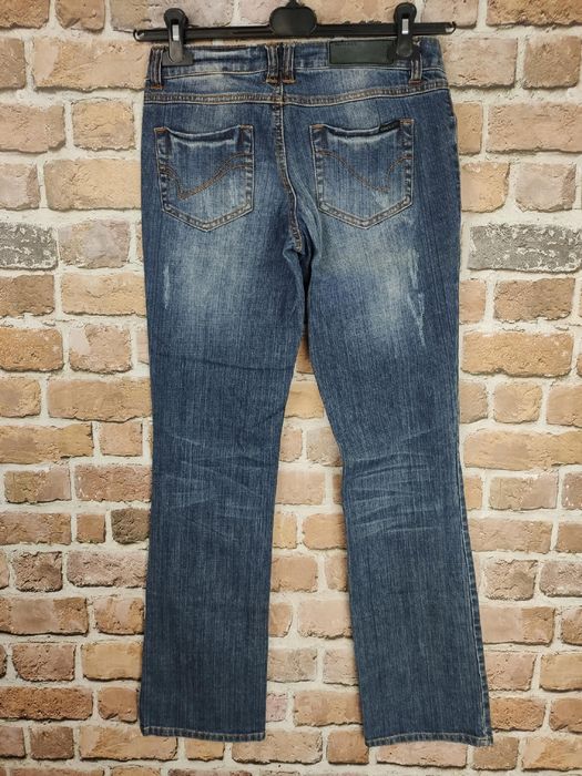 Only jeansowe spodnie prosta nogawka z przetarciami w27 l32