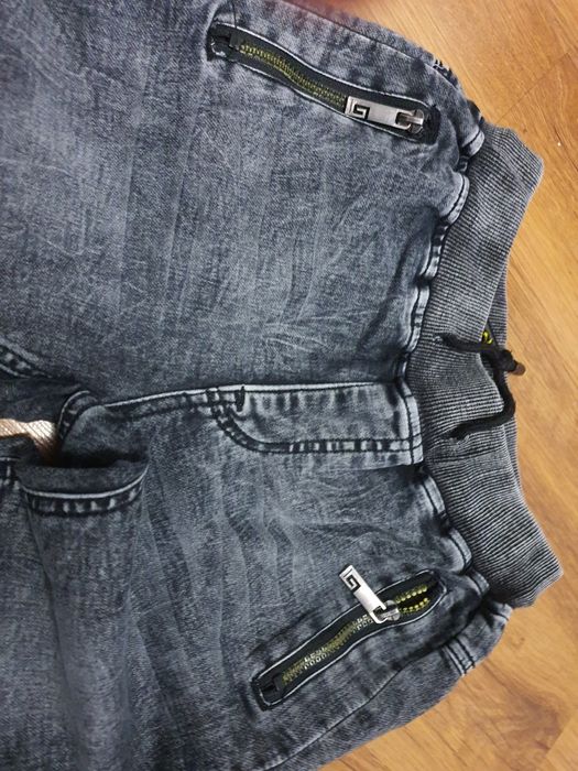 Dżeginsy 122/128 spodnie chłopięce