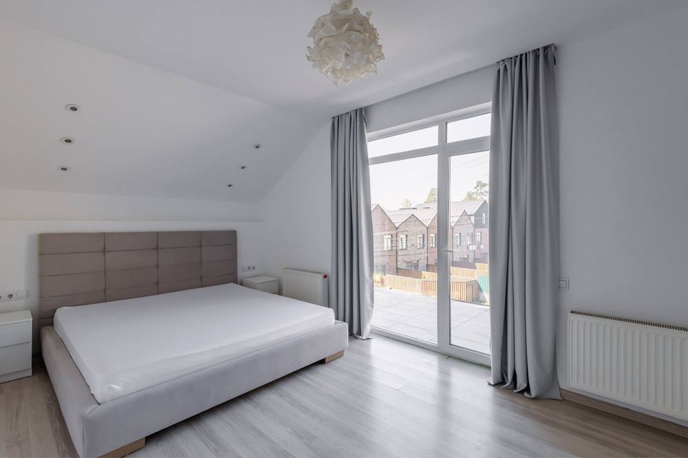 Квадрохаус 120 м² у Бучі, вул. Революції — $152 000. Індивідуальне газове опалення, тепла підлога, мансарда. Зроблено Якісний Ремонт.