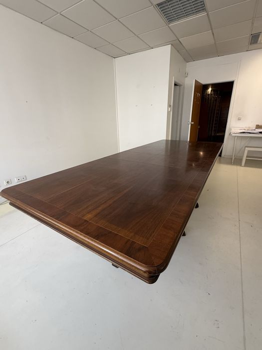Mesa de jantar em madeira maciça