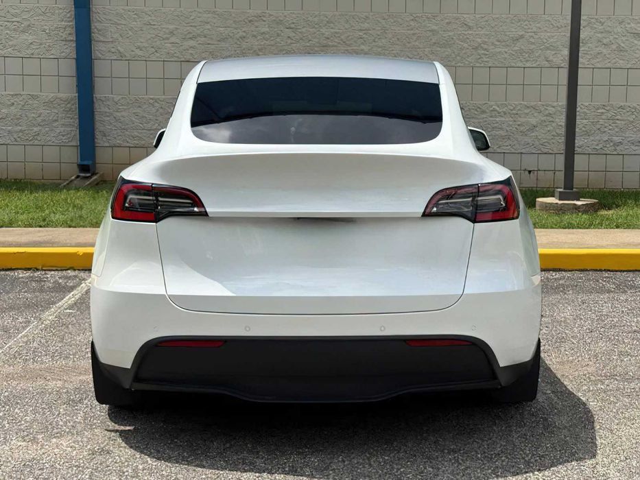Tesla Model Y      2021