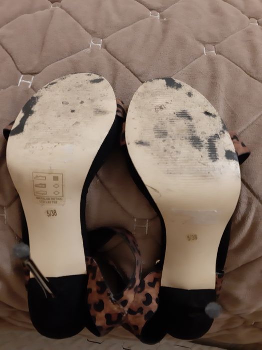 Босоніжки від Abbey Clancy