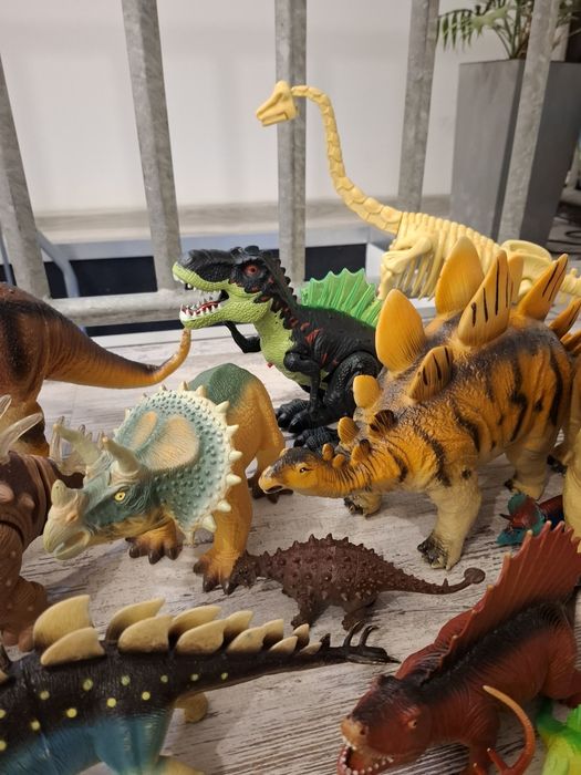 Kolekcja dinozaurów. Ponad 60 szt.