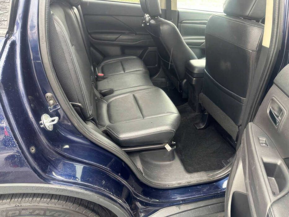 Mitsubishi Outlander      2016