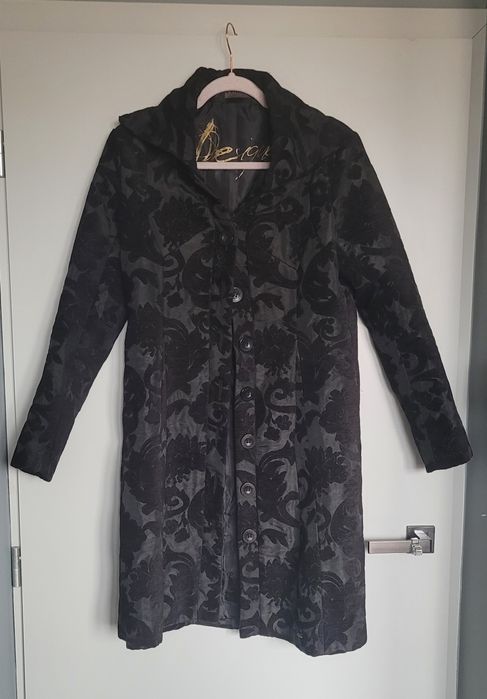 Czarny płaszcz Desigual 42 kwiaty