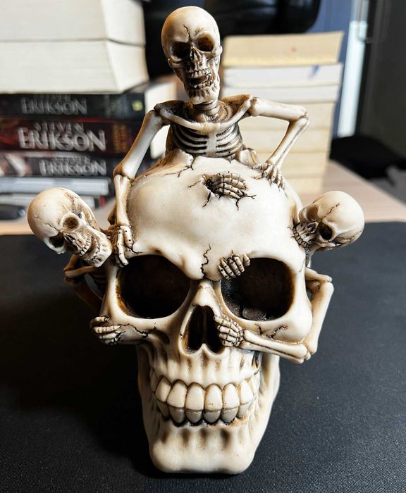 Caveira com Esqueletos (única)