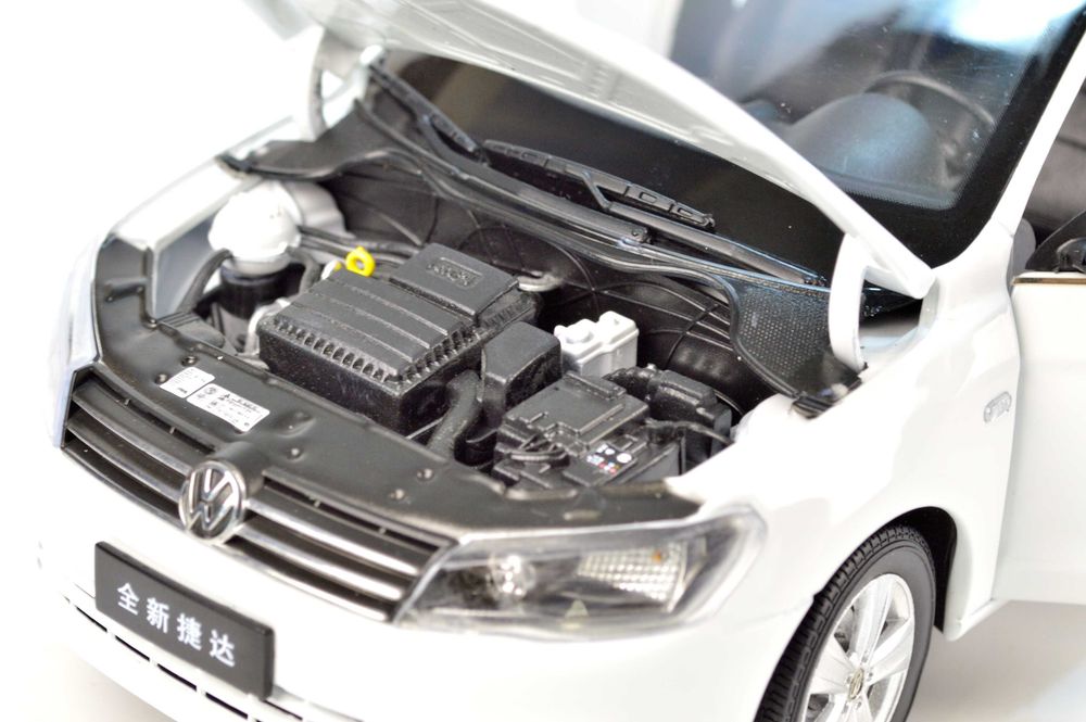 Модель автомобіля 1:18 Volkswagen Jetta 2013