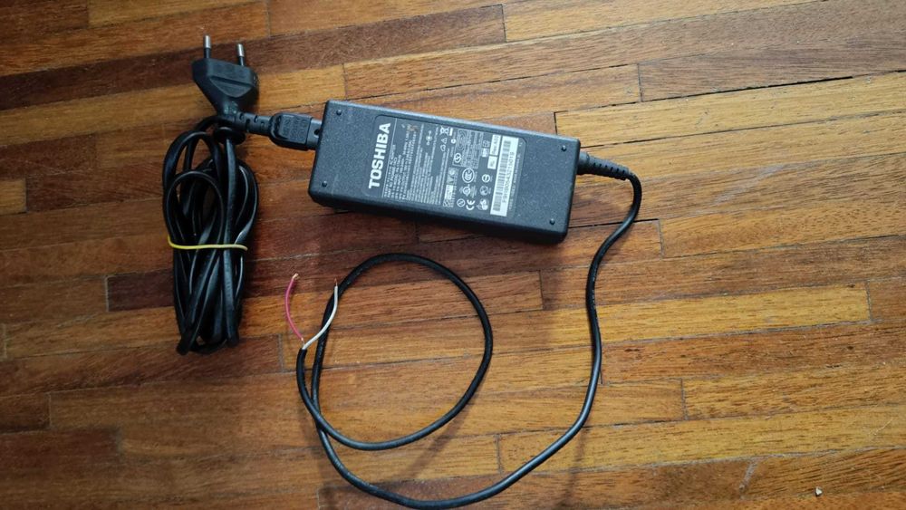Zasilacz Toshiba 19V DC 3,95A