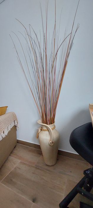 Jarra em cerâmica decorativa
25 anos
Decoração incluída

Pequena quebr