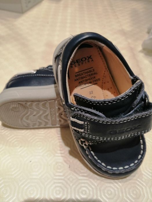 Sapatos de vela Geox tamanho 22