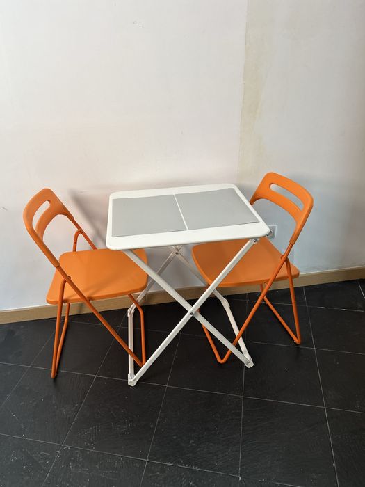 Conjunto 2 cadeiras + mesa