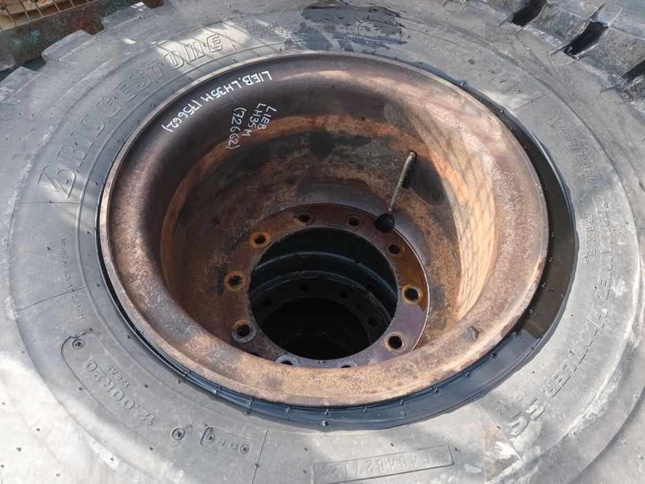 Koła do koparki Liebherr LM35 Timber. Stan idealny. Bridgestone.12R20.