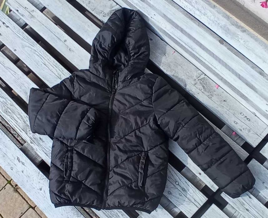 Czarna kurtka przejściowa Sinsay 146