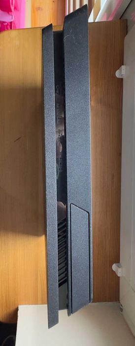 Play Station 4 1TB + 2PADy ze stacją ładującą