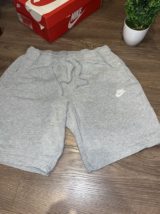 Продам Шорти  nike
