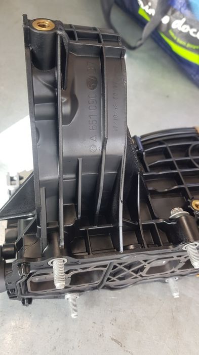 Vendo peça da Mercedes CLA AMG  2018 peça da coletor da   admissão.