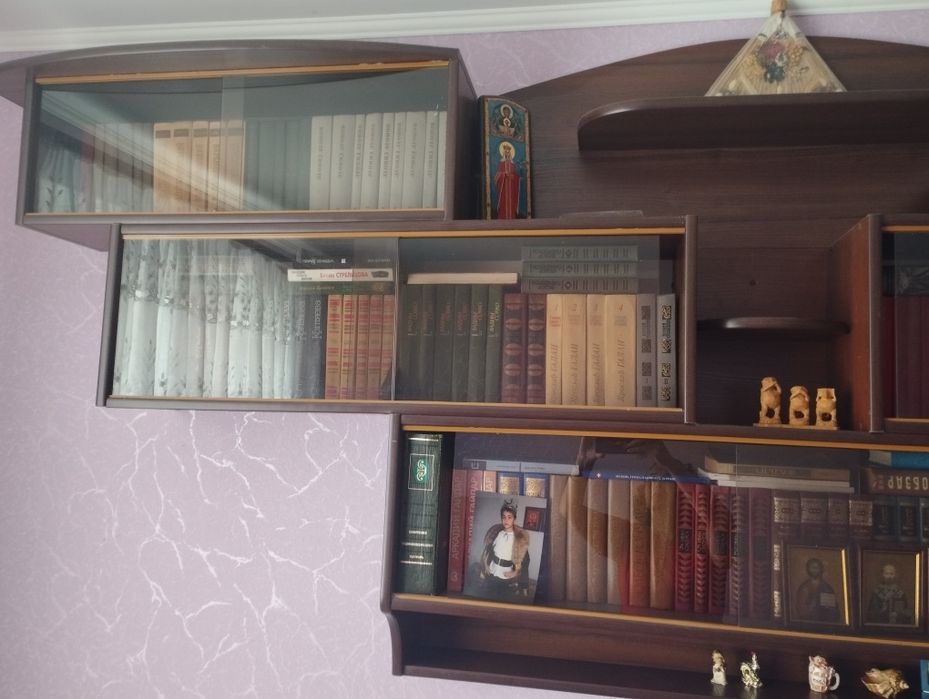 Полички для книг